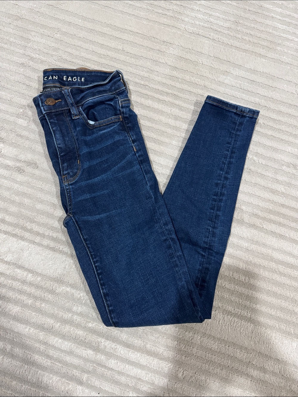 NWOT medium-dark wash skinny jeans from AE size 000 short!